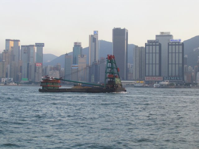 cool boat and HK Isle skyline2.jpg